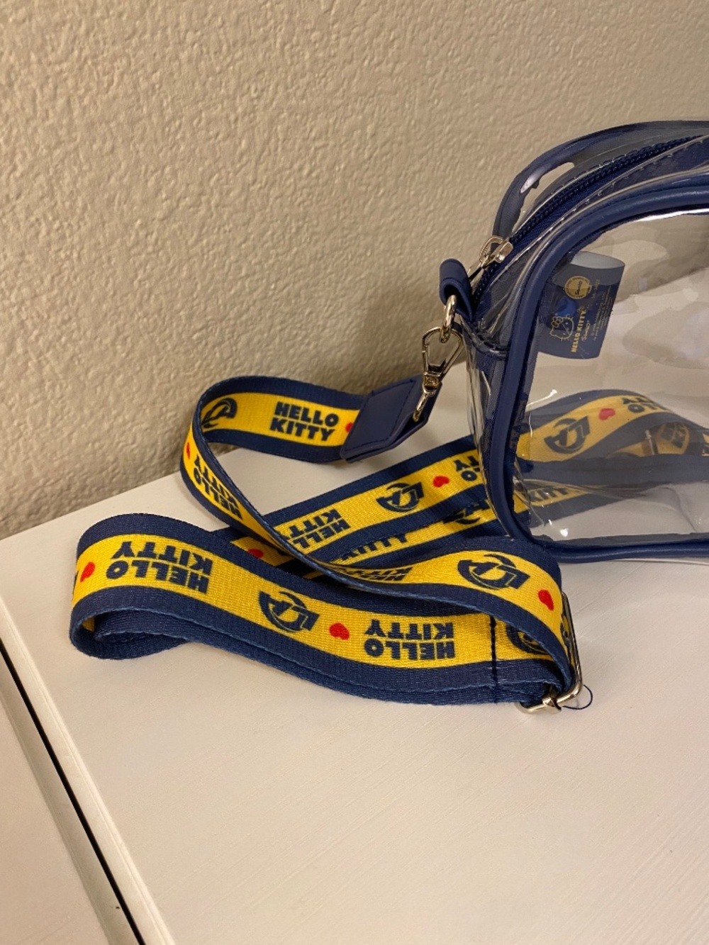 Hello Kitty x LA Rams Limited Edition Stadium Purse - Picture 3 of 8